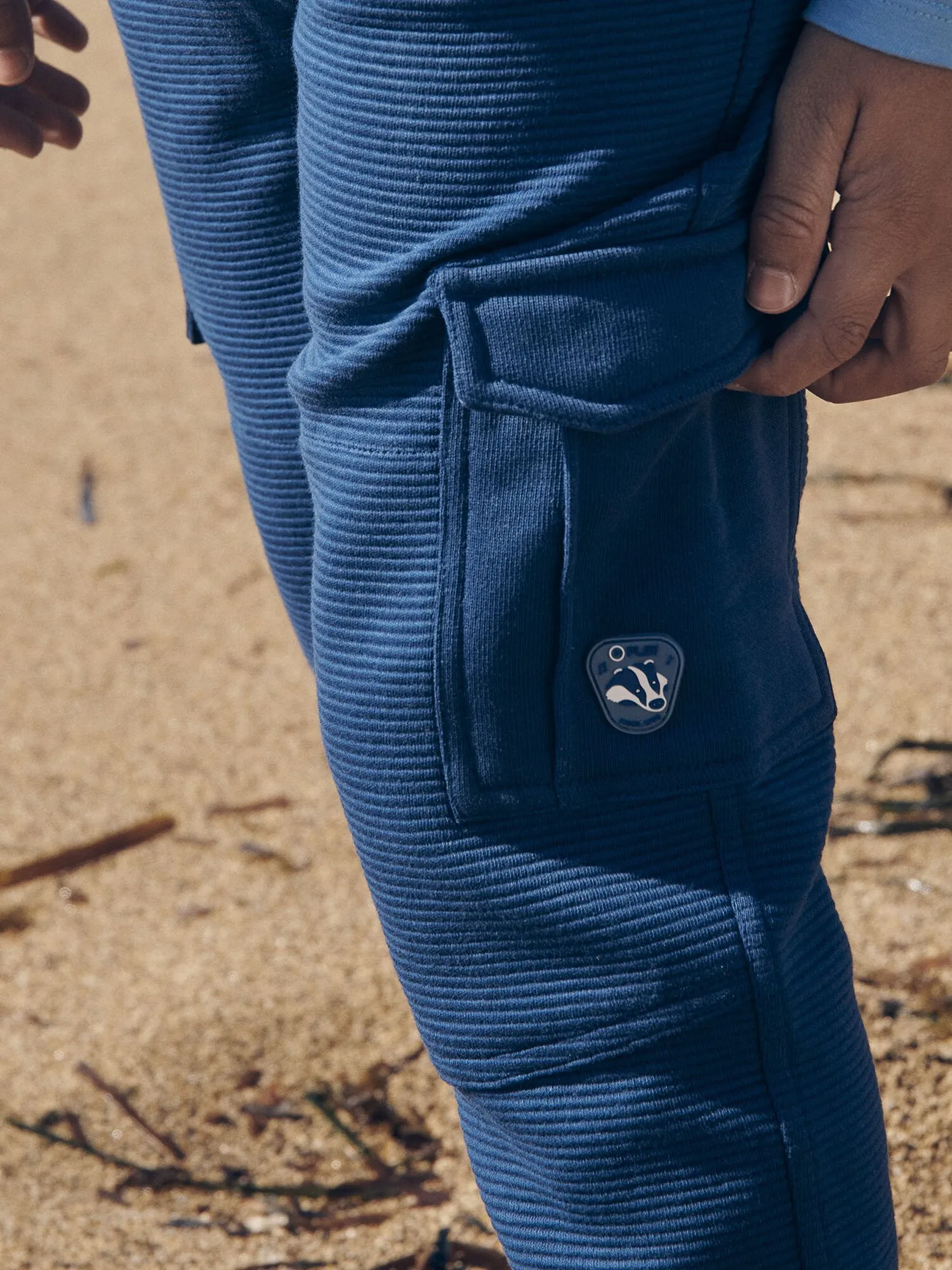 Pantalon bleu en maille fantaisie texturée