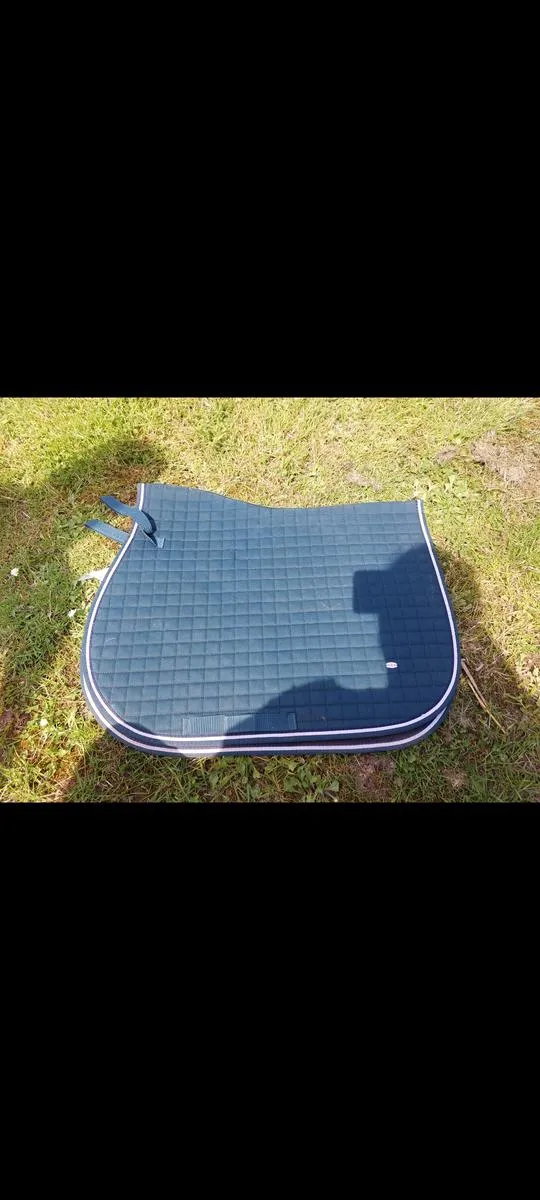 Tapis vert foncé